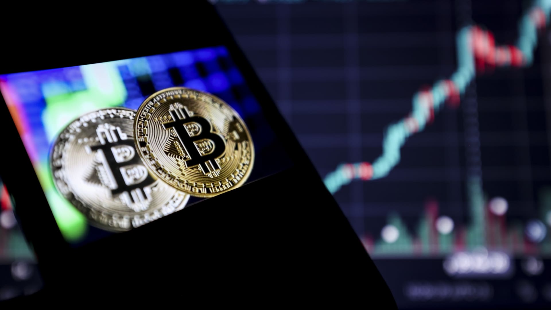 Bitcoin rebounds leading other cryptocurrencies higher after its big dip