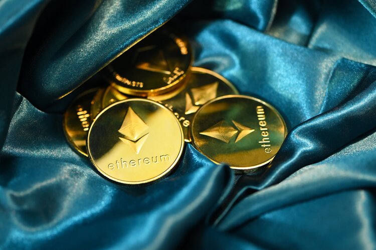 Ethereum underperforms Bitcoin Solana and traditional stocks experts weigh in