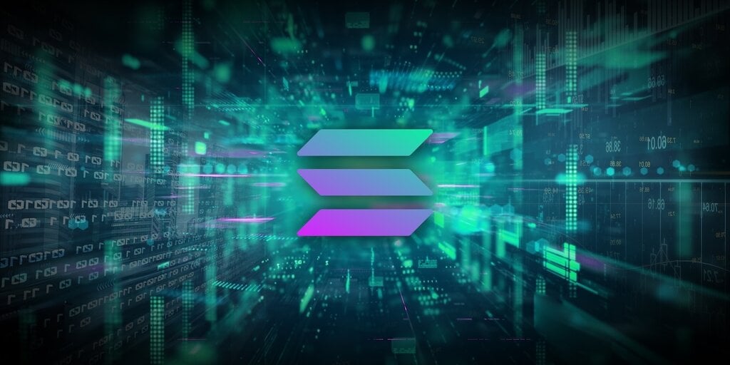 Edward Snowden Slams Solana Over ‘Centralization—And SOL Devs Are Pushing